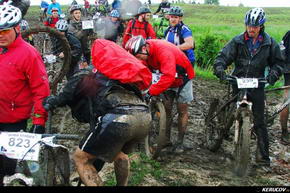KERUCOV .ro - Fotografie si Jurnale de Calatorie - Traseu MTB Prima Evadare 2011: In Regatul Noroiului (concurs MTB) de Andrei Vocurek