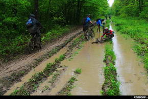 KERUCOV .ro - Fotografie si Jurnale de Calatorie - Traseu MTB Prima Evadare 2011: In Regatul Noroiului (concurs MTB) de Andrei Vocurek