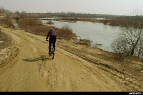 KERUCOV .ro - Fotografie si Jurnale de Calatorie - Traseu MTB Bucuresti - Popesti-Novaci - Cetatea Argedava de Andrei Vocurek