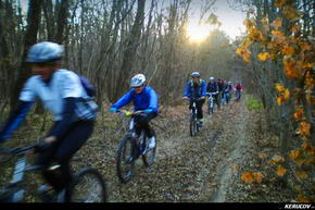 KERUCOV .ro - Fotografie si Jurnale de Calatorie - Traseu MTB Bucuresti - Padurea Cornetu - Lacul Mihailesti de Andrei Vocurek