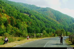 KERUCOV .ro - Fotografie si Jurnale de Calatorie - Traseu MTB Petrila - Lonea - Cabana Groapa Seaca - Manastirea Jiet de Andrei Vocurek