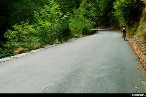 KERUCOV .ro - Fotografie si Jurnale de Calatorie - Traseu MTB Petrila - Lonea - Cabana Groapa Seaca - Manastirea Jiet de Andrei Vocurek