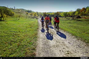 Trasee cu bicicleta MTB XC - Traseu MTB Buzau - Vulcanii Noroiosi - Poienile - Valenii de Munte - Ploiesti (2 zile) de Andrei Vocurek