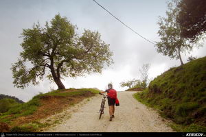 Trasee cu bicicleta MTB XC - Traseu MTB Caciulata - Valea Pausa - Manastirea Stanisoara - Manastirea Turnu - Calimanesti (Parcul National Cozia) de Andrei Vocurek