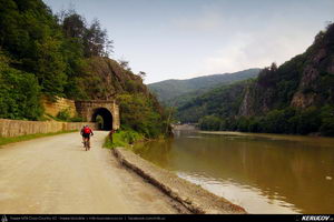 Trasee cu bicicleta MTB XC - Traseu MTB Caciulata - Valea Pausa - Manastirea Stanisoara - Manastirea Turnu - Calimanesti (Parcul National Cozia) de Andrei Vocurek