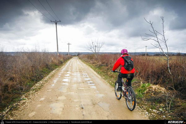 Traseu cu bicicleta MTB XC Golesti - Catanele - Moara Mocanului - Voia - Crangurile de Sus - Gaesti - KERUCOV .ro © 2007 - 2025 || #traseecubicicleta #mtb #ssp