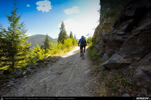 Traseu cu bicicleta MTB XC Muntii Capatanii: Petrimanu - Curmatura Oltetului - Polovragi - Horezu - Tomsani - Babeni (Lacul Petrimanu - Lacul Galbenu - Pasul Curmatura Oltetului - Cheile Oltetului) - KERUCOV .ro © 2007 - 2025 || #traseecubicicleta #mtb #ssp