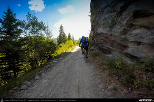 Trasee cu bicicleta MTB XC - Traseu MTB Muntii Capatanii: Petrimanu - Curmatura Oltetului - Polovragi - Horezu - Tomsani - Babeni (Lacul Petrimanu - Lacul Galbenu - Pasul Curmatura Oltetului - Cheile Oltetului) de Andrei Vocurek