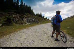 Trasee cu bicicleta MTB XC - Traseu MTB Muntii Capatanii: Petrimanu - Curmatura Oltetului - Polovragi - Horezu - Tomsani - Babeni (Lacul Petrimanu - Lacul Galbenu - Pasul Curmatura Oltetului - Cheile Oltetului) de Andrei Vocurek