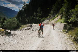 Trasee cu bicicleta MTB XC - Traseu MTB Muntii Capatanii: Petrimanu - Curmatura Oltetului - Polovragi - Horezu - Tomsani - Babeni (Lacul Petrimanu - Lacul Galbenu - Pasul Curmatura Oltetului - Cheile Oltetului) de Andrei Vocurek