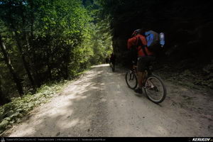 Trasee cu bicicleta MTB XC - Traseu MTB Muntii Capatanii: Petrimanu - Curmatura Oltetului - Polovragi - Horezu - Tomsani - Babeni (Lacul Petrimanu - Lacul Galbenu - Pasul Curmatura Oltetului - Cheile Oltetului) de Andrei Vocurek