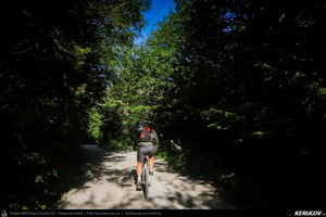 Trasee cu bicicleta MTB XC - Traseu MTB Muntii Capatanii: Petrimanu - Curmatura Oltetului - Polovragi - Horezu - Tomsani - Babeni (Lacul Petrimanu - Lacul Galbenu - Pasul Curmatura Oltetului - Cheile Oltetului) de Andrei Vocurek