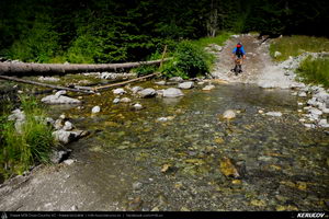 Trasee cu bicicleta MTB XC - Traseu MTB Muntii Capatanii: Petrimanu - Curmatura Oltetului - Polovragi - Horezu - Tomsani - Babeni (Lacul Petrimanu - Lacul Galbenu - Pasul Curmatura Oltetului - Cheile Oltetului) de Andrei Vocurek