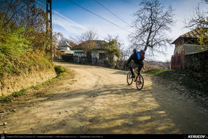 Trasee cu bicicleta MTB XC - Traseu MTB Fieni - Runcu - Raul Alb - Sipot - Vulcana Bai - Sotanga - Targoviste (Schitul Bunea si Padurea Vulcana) de Andrei Vocurek