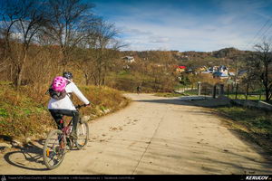 Trasee cu bicicleta MTB XC - Traseu MTB Fieni - Runcu - Raul Alb - Sipot - Vulcana Bai - Sotanga - Targoviste (Schitul Bunea si Padurea Vulcana) de Andrei Vocurek