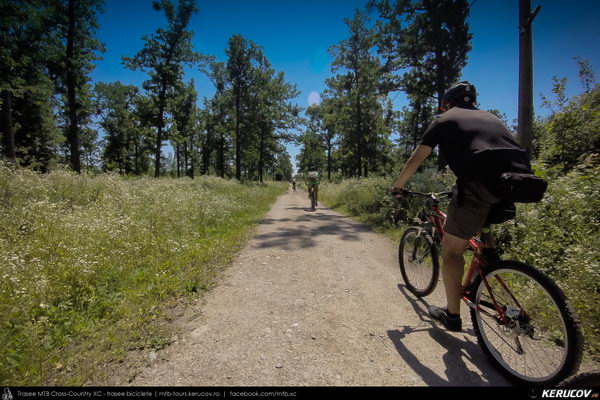 Traseu cu bicicleta MTB XC Floresti - Moreni - I.L. Caragiale - Ratoaia - Dobra - Titu (Micul Trianon - cazemata germana - Zimbraria Neagra Bucsani) - KERUCOV .ro © 2007 - 2025 || #traseecubicicleta #mtb #ssp