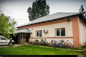 Trasee cu bicicleta MTB XC - Traseu MTB Gaesti - Slobozia - Glavacioc - Negrasi - Mozacu - Rascaeti - Gaesti (Manastirea Glavacioc si Poiana cu narcise Negrasi) de Andrei Vocurek