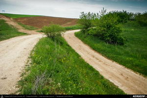 Trasee cu bicicleta MTB XC - Traseu MTB Gaesti - Slobozia - Glavacioc - Negrasi - Mozacu - Rascaeti - Gaesti (Manastirea Glavacioc si Poiana cu narcise Negrasi) de Andrei Vocurek
