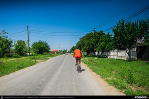 Trasee cu bicicleta MTB XC - Traseu MTB Gaesti - Slobozia - Glavacioc - Negrasi - Mozacu - Rascaeti - Gaesti (Manastirea Glavacioc si Poiana cu narcise Negrasi) de Andrei Vocurek