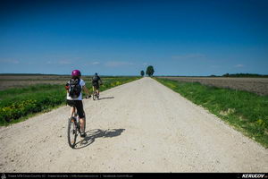 Trasee cu bicicleta MTB XC - Traseu MTB Gaesti - Slobozia - Glavacioc - Negrasi - Mozacu - Rascaeti - Gaesti (Manastirea Glavacioc si Poiana cu narcise Negrasi) de Andrei Vocurek