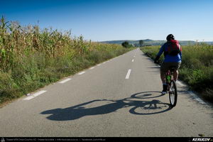 Trasee cu bicicleta MTB XC - Traseu MTB Golesti - Stefanesti - Mioveni - Bajesti - Colibasi - Fagetu - Golesti (Curtea lui Mares Bajescu, Cula Racovita, Conacul Golesti) de Andrei Vocurek