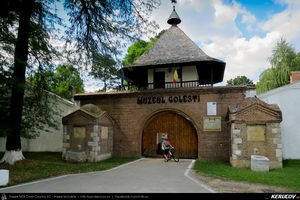 Trasee cu bicicleta MTB XC - Traseu MTB Golesti - Stefanesti - Mioveni - Bajesti - Colibasi - Fagetu - Golesti (Curtea lui Mares Bajescu, Cula Racovita, Conacul Golesti) de Andrei Vocurek