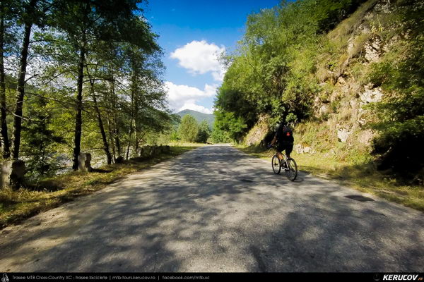 Traseu cu bicicleta MTB XC Muntii Latoritei: Gara Lotru - Brezoi - Valea lui Stan - Malaia - Ciungetu - Petrimanu (Lacul Bradisor - Lacul Malaia - Valea Latoritei - Lacul Petrimanu - Lacul Galbenu) - KERUCOV .ro © 2007 - 2025 || #traseecubicicleta #mtb #ssp