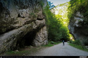 Trasee cu bicicleta MTB XC - Traseu MTB Masivul Piatra Craiului: Zarnesti - Cabana Gura Raului - Prapastiile Zarnestilor - spre Cabana Curmatura (varianta familie, copil de 1 an) de Andrei Vocurek