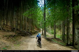 Trasee cu bicicleta MTB XC - Traseu MTB Masivul Piatra Craiului: Zarnesti - Cabana Gura Raului - Prapastiile Zarnestilor - spre Cabana Curmatura (varianta familie, copil de 1 an) de Andrei Vocurek