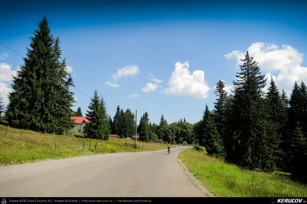 Traseu cu bicicleta MTB XC Muntii Postavaru: Predeal - Cabana Trei Brazi - Cabana Poiana Secuilor (varianta familie, copil de 1 an) - KERUCOV .ro © 2007 - 2025 || #traseecubicicleta #mtb #ssp