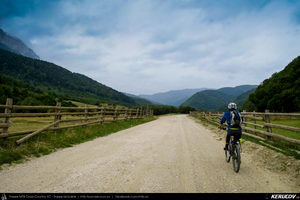 Trasee cu bicicleta MTB XC - Traseu MTB Zarnesti - Valea Barsei - Cabana Plaiul Foii - Zarnesti (varianta familie, copil de 1 an) de Andrei Vocurek