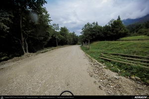 Trasee cu bicicleta MTB XC - Traseu MTB Zarnesti - Valea Barsei - Cabana Plaiul Foii - Zarnesti (varianta familie, copil de 1 an) de Andrei Vocurek