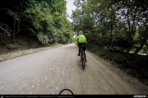 Trasee cu bicicleta MTB XC - Traseu MTB Zarnesti - Valea Barsei - Cabana Plaiul Foii - Zarnesti (varianta familie, copil de 1 an) de Andrei Vocurek