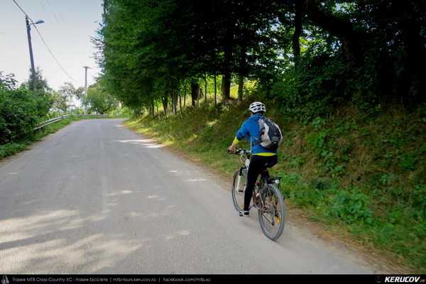 Traseu cu bicicleta MTB XC Zarnesti - Predelut - Bran - Predelut - Zarnesti (varianta familie, copil de 1 an) - KERUCOV .ro © 2007 - 2025 || #traseecubicicleta #mtb #ssp