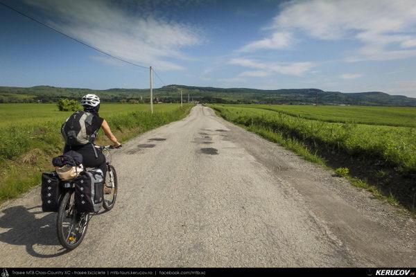 Traseu cu bicicleta MTB XC Avrig - Sacadate - Nucet - Cornatel - Nocrich (varianta familie, copil de 2 ani) - KERUCOV .ro © 2007 - 2025 || #traseecubicicleta #mtb #ssp