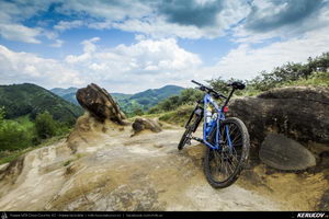 Trasee cu bicicleta MTB XC - Traseu MTB Muntii Buzaului - Tinutul Buzaului: Berca - Cozieni - Ulmet - Odaile - Scortoasa - Policiori - Berca (Trovantii sau Babele de la Ulmet, Vulcanii Noroiosi) de Andrei Vocurek