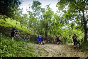 Trasee cu bicicleta MTB XC - Traseu MTB Muntii Buzaului - Tinutul Buzaului: Berca - Cozieni - Ulmet - Odaile - Scortoasa - Policiori - Berca (Trovantii sau Babele de la Ulmet, Vulcanii Noroiosi) de Andrei Vocurek