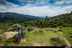 Trasee cu bicicleta MTB XC - Traseu MTB Muntii Buzaului - Tinutul Buzaului: Berca - Cozieni - Ulmet - Odaile - Scortoasa - Policiori - Berca (Trovantii sau Babele de la Ulmet, Vulcanii Noroiosi) de Andrei Vocurek