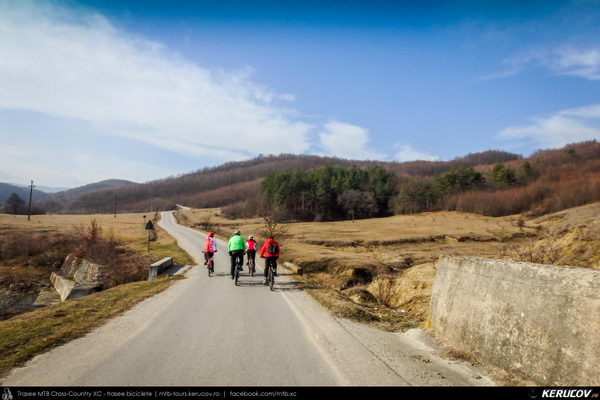 Traseu cu bicicleta MTB XC Buzau - Vernesti - Hales - Glod - Apostolache - Urlati - Valea Calugareasca - Bucov - Ploiesti - KERUCOV .ro © 2007 - 2025 || #traseecubicicleta #mtb #ssp