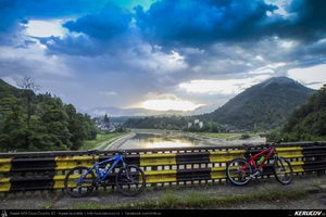Trasee cu bicicleta MTB XC - Traseu MTB Tara Lovistei: Gara Lotru - Perisani - Pripoare - Salatrucu - Suici - Robaia - Calimanesti (Masivul Cozia, Posada de la Perisani si Valea Topologului) de Andrei Vocurek