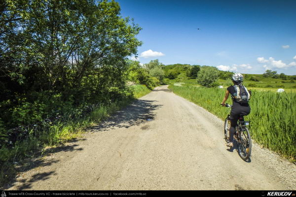 Traseu cu bicicleta MTB XC Nocrich - Ghijasa de Jos - Nocrich - Tichindeal - Nocrich (varianta familie, copil de 2 ani) - KERUCOV .ro © 2007 - 2025 || #traseecubicicleta #mtb #ssp