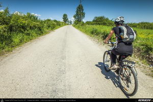 Trasee cu bicicleta MTB XC - Traseu MTB Nocrich - Ghijasa de Jos - Nocrich - Tichindeal - Nocrich (varianta familie, copil de 2 ani) de Andrei Vocurek