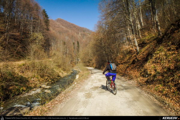 Traseu cu bicicleta MTB XC Pietrosita - Dealu Frumos - Runcu - Valea Runcului - Piatra - Badeni - Fieni (Muntii Leaota, Manastirea Runcu) - KERUCOV .ro © 2007 - 2025 || #traseecubicicleta #mtb #ssp
