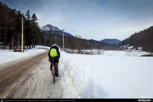 Traseu cu bicicleta MTB XC Muntii Bucegi: Busteni - Valea Cerbului - Valea Spumoasa - Poiana Tapului - Sinaia (Cascada Valea Spumoasa, Castelul Cantacuzino, Castelul Peles) - KERUCOV .ro © 2007 - 2025 || #traseecubicicleta #mtb #ssp