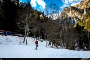 Trasee cu bicicleta MTB XC - Traseu MTB Muntii Bucegi: Busteni - Valea Cerbului - Valea Spumoasa - Poiana Tapului - Sinaia (Cascada Valea Spumoasa, Castelul Cantacuzino, Castelul Peles) de Andrei Vocurek