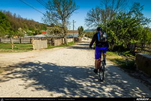 Trasee cu bicicleta MTB XC - Traseu MTB Pitesti - Argeselu - Jupanesti - Retevoiesti - Domnesti - Corbi - Jgheaburi - Pitesti (Biserica de lemn din Jupanesti, Manastirea Corbii de Piatra, Cula Druganescu, Vila Micescu) de Andrei Vocurek