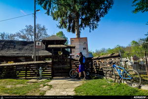 Trasee cu bicicleta MTB XC - Traseu MTB Pitesti - Argeselu - Jupanesti - Retevoiesti - Domnesti - Corbi - Jgheaburi - Pitesti (Biserica de lemn din Jupanesti, Manastirea Corbii de Piatra, Cula Druganescu, Vila Micescu) de Andrei Vocurek
