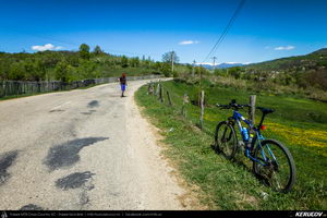 Trasee cu bicicleta MTB XC - Traseu MTB Pitesti - Argeselu - Jupanesti - Retevoiesti - Domnesti - Corbi - Jgheaburi - Pitesti (Biserica de lemn din Jupanesti, Manastirea Corbii de Piatra, Cula Druganescu, Vila Micescu) de Andrei Vocurek