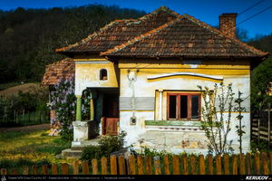 Trasee cu bicicleta MTB XC - Traseu MTB Pitesti - Argeselu - Jupanesti - Retevoiesti - Domnesti - Corbi - Jgheaburi - Pitesti (Biserica de lemn din Jupanesti, Manastirea Corbii de Piatra, Cula Druganescu, Vila Micescu) de Andrei Vocurek