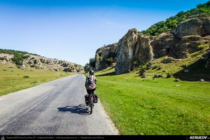 Trasee cu bicicleta MTB XC - Traseu MTB Cheile Dobrogei - Podisul Casimcei: Targusor - Gura Dobrogei - Sacele - Corbu - Navodari - Mamaia (Cheile Dobrogei, Pestera Casian, Pestera Liliecilor, Marea Neagra) de Andrei Vocurek